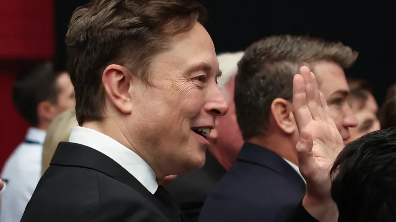 روبوت تسلا يلفت الأنظار بمهارات قتالية.. بداية عهد جديد للذكاء الاصطناعي