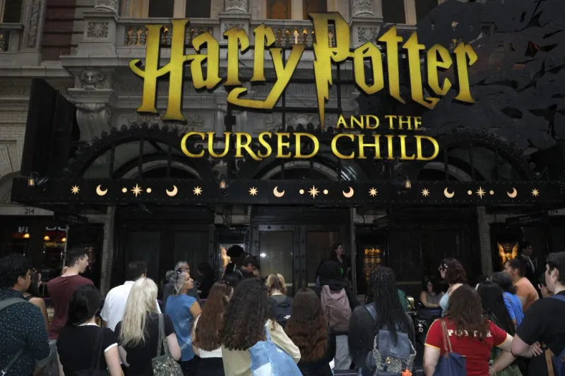 من هو إسحاق جيوت؟ الوجه الجديد الغامض في كواليس مسلسل هاري بوتر