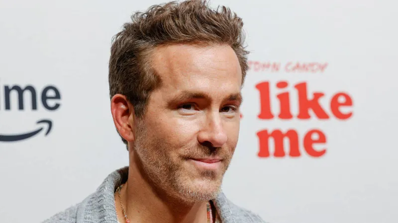 رايان رينولدز يحتفل بعيد ميلاده الـ49 بثروة تتجاوز 350 مليون دولار