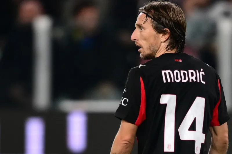 تصرف راقٍ من الأسطورة الكرواتية.. لوكا يحتفل ببدايته في ميلان على طريقته الخاصة