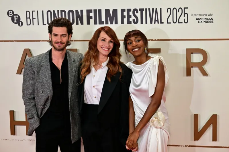 جوليا روبرتس وأندرو غارفيلد يخطفان الأضواء في العرض العالمي لـ After the Hunt