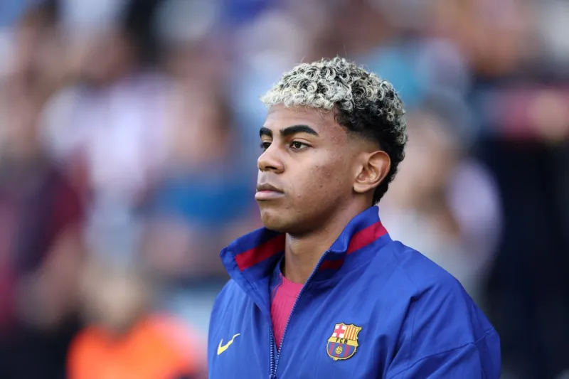 ظهور يامال مع صديقته في دوري بيكيه يثير جدلًا واسعًا بين الجماهير