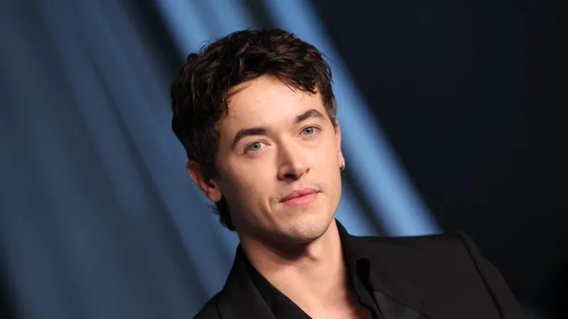 زلة لسان في أسبوع الموضة: بم وصف الممثل توم بليث النجم كيليان مورفي؟