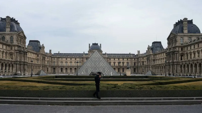 تطور جديد في سرقة متحف اللوفر: العثور على تاج الإمبراطورة أوجيني