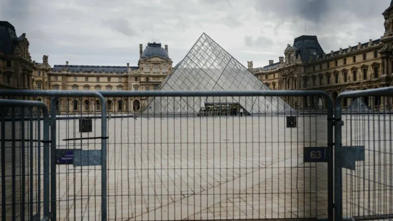 ملياردير شهير يعرض شراء المجوهرات المنهوبة من متحف اللوفر بشرط!