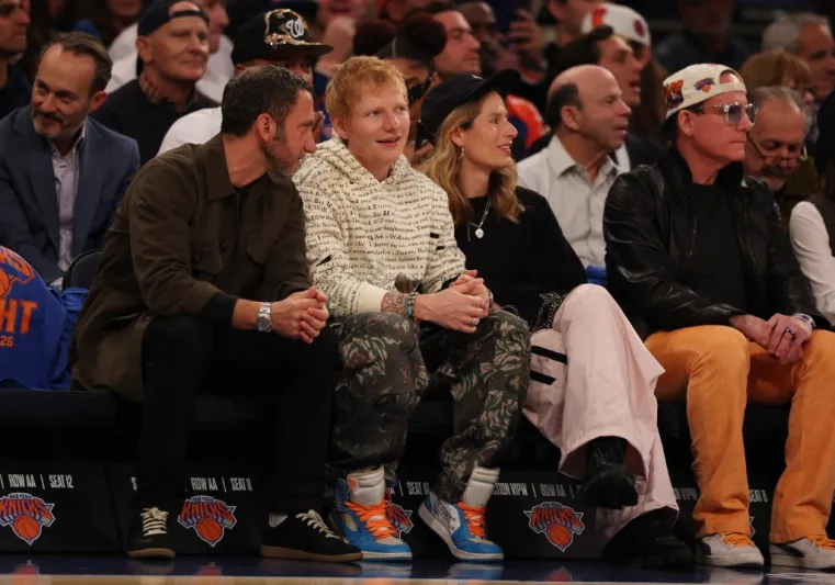 قبل قمة الكلاسيكو.. إد شيران يوجه تحية مؤثرة للاعبي برشلونة (فيديو)