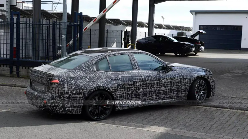 بي إم دبليو M350 الجديدة تقترب من قوة M3 الكلاسيكية بقوة 420 حصانًا