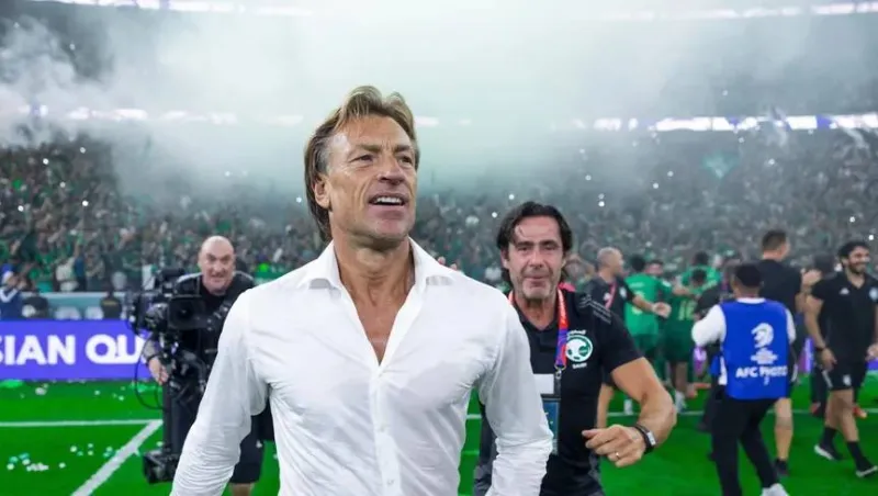 "وفيت وعدي لوالدتي".. هيرفي رينارد يبعث رسالة للسعوديين بعد التأهل لمونديال 2026