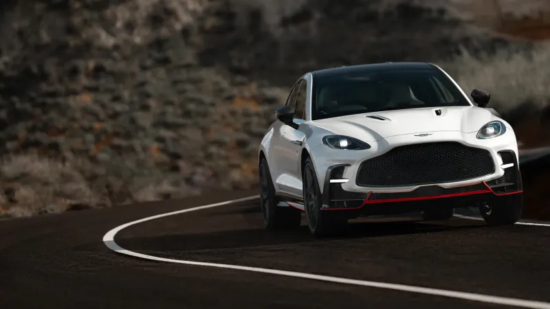 أستون مارتن تعيد تعريف الأداء مع DBX S الجديدة لعام 2026