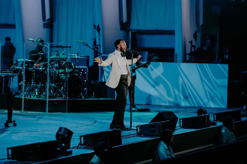 جون ليجند يختتم 2025 بحفل فاخر في أبوظبي.. تعرف على أسعار التذاكر