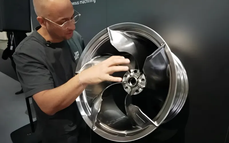  جاكوار E-Type تحصل على أغلى إطارات في العالم بتكلفة 300 ألف دولار