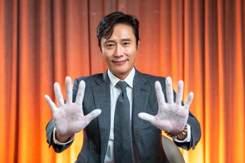 الرياض تخطف الأنظار.. لي بيونغ هون وبيرس مورغان في جوي فوروم 2025 (فيديو)