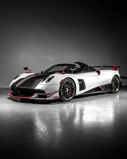 "كوارانتا".. آخر نسخة من Pagani Huayra Roadster BC تصل إلى مزاد عالمي