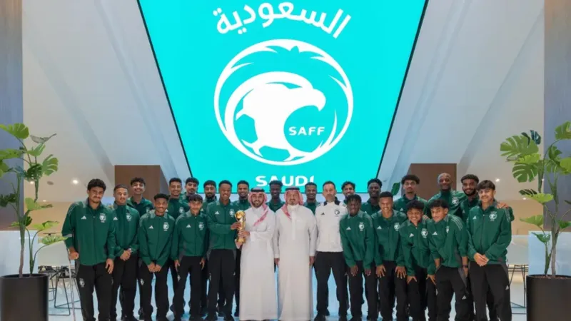 وزير الرياضة السعودي يستقبل أبطال منتخبي تحت 19 و17 عامًا بعد التتويج الخليجي (صور)