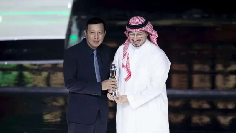 المسحل يشيد ويتمنى التوفيق للإمارات والعراق في المونديال.. ماذا قال؟