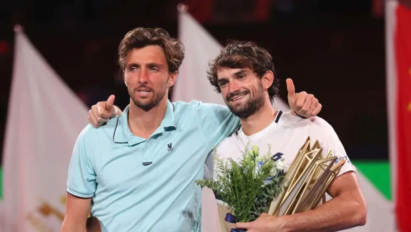 فاشرو يهزم ابن خاله ريندركنيش ويدخل قائمة أفضل 100 لاعب بتتويجه في شنغهاي (فيديو)