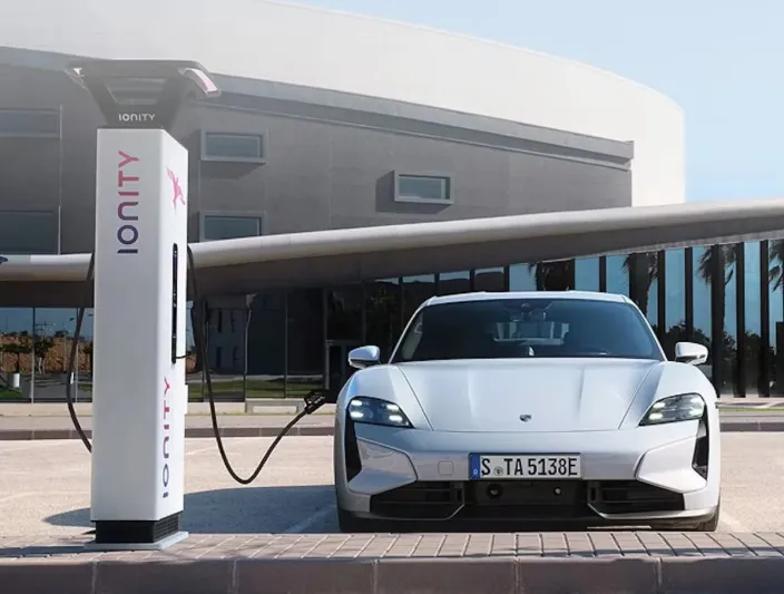 بورشه تايكان 4S سيارة كهربائية مثالية ومتعددة الاستخدامات.. هل تستحق سعرها المرتفع؟