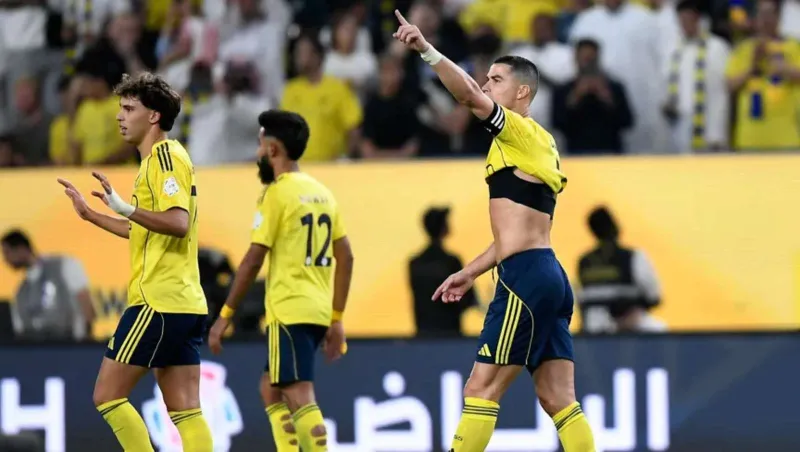 كريستيانو رونالدو يعلّم سبيد قرع الطبل احتفالًا بفوز النصر على الفتح (فيديو)