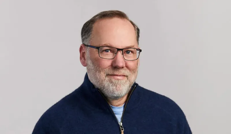 لم يعرف بفوزه بعد.. عالم أمريكي يفوز بنوبل الطب وهو منقطع في رحلةٍ بالطبيعة