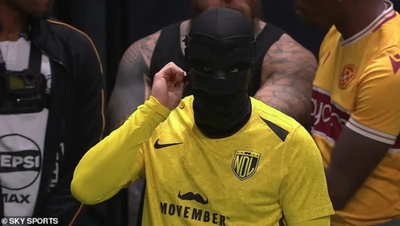 هوية اللاعب المقنع في Baller League تثير جدلاً بين الجماهير الإنجليزية