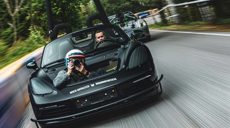 متدربو بورشه يحوّلون 718 بوكستر إس إلى سيارة تصوير احترافية مذهلة