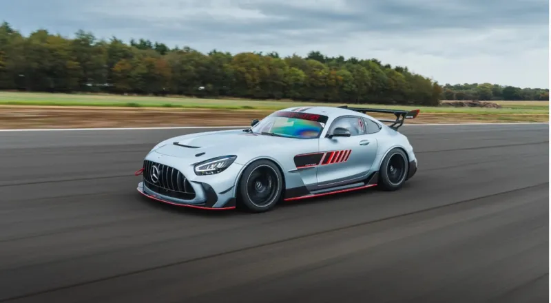55 سيارة فقط في العالم.. مرسيدس GT Track Series ضمن مزاد فاخر (فيديو)