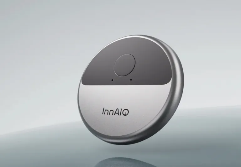 جهاز InnAIO T10.. أول مترجم ذكي في العالم يستنسخ صوت المستخدم (فيديو)