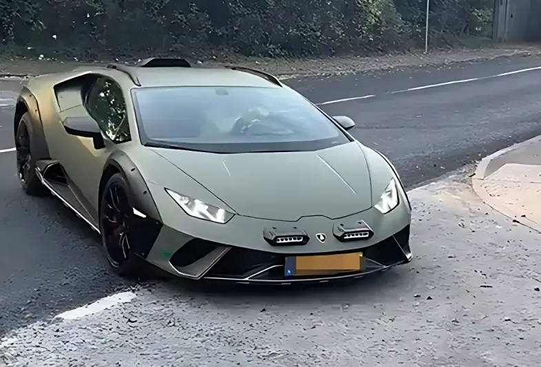 إرلينغ هالاند يضيف لامبورغيني خضراء نادرة إلى مجموعته الفاخرة