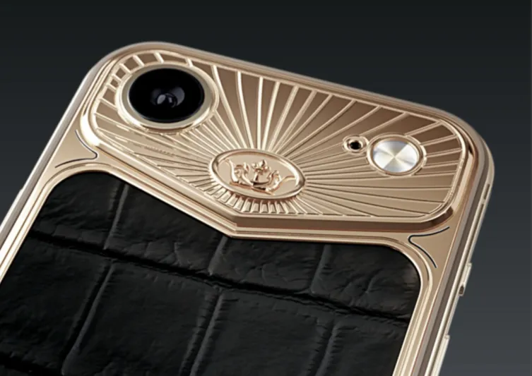 كافيار تكشف عن iPhone Air Airline الفاخر بلمسات من الذهب والتيتانيوم