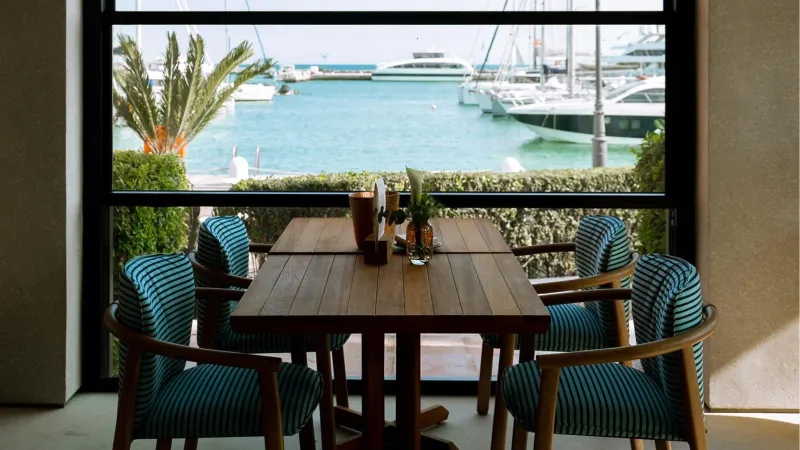 كم تبلغ تكلفة الإقامة في فندق ميسي الجديد على البحر المتوسط؟ (صور)