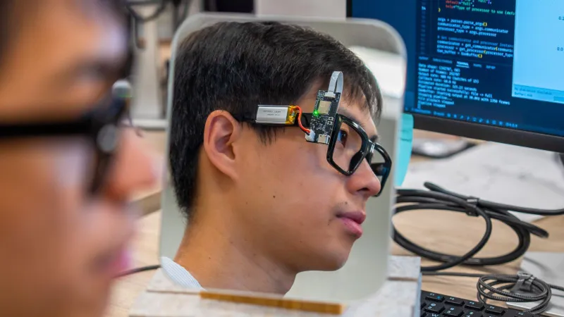 نظارات ذكية تراقب صحتك من خلال رمشة عين واحدة