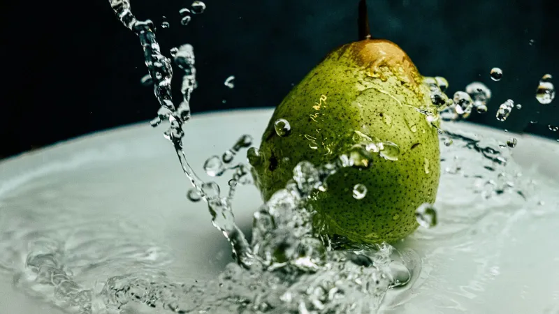 عطور الرجال والكمّثرى: رحلة بين الفاكهة والفخامة