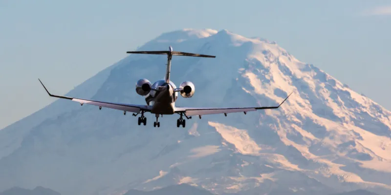 حادث تصادم بين طائرتين لدلتا أثناء المناورة على ممر الهبوط في لاجورديا (فيديو)