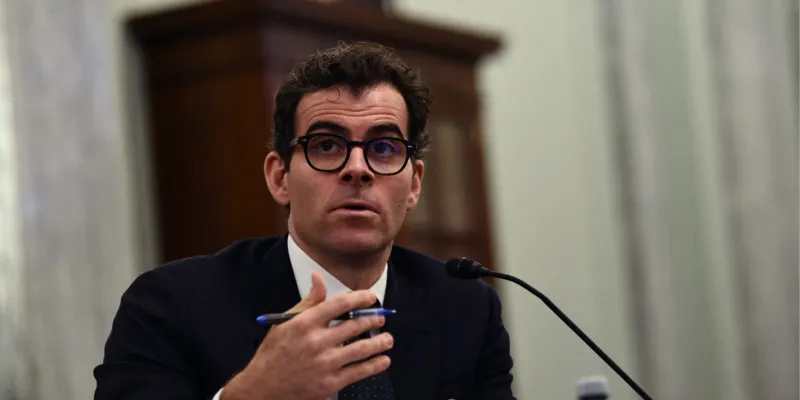 هل يستمع إنستغرام لمكالماتك؟ رئيس المنصة يرد