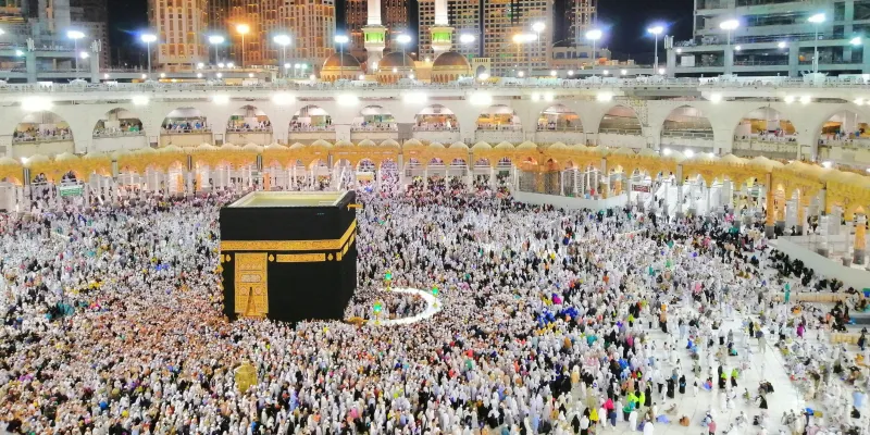 من الطواف إلى السعي… هكذا تغيّرت رحلة المعتمرين داخل الحرم