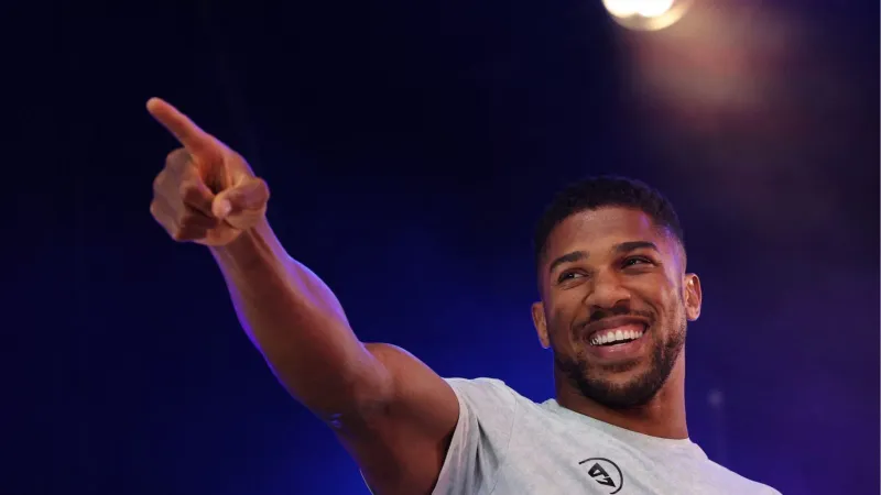 هل سيشهد صيف 2026 نزال أنطوني جوشوا ضد تايسون فيوري؟