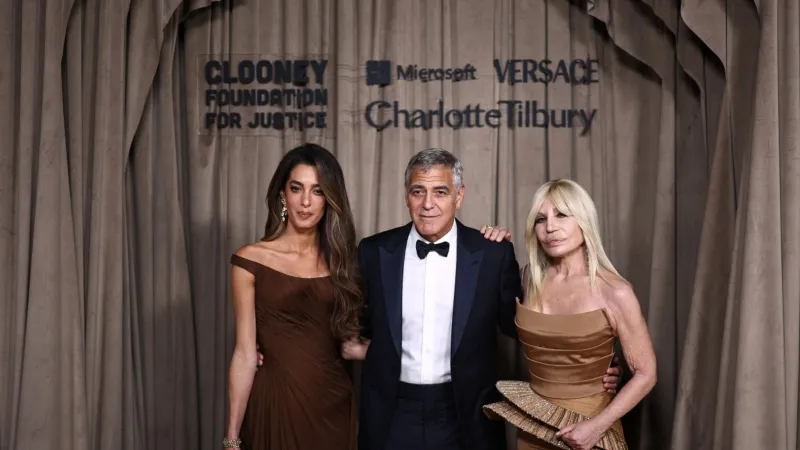 دوناتيلا فيرساتشي تمتدح جورج وأمل كلوني في حفل ألبايز 2025