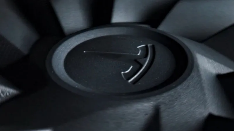 Roadster جديد أم نسخة محدثة من Model Y؟ تسلا تترك الإجابة لغزًا (فيديو)