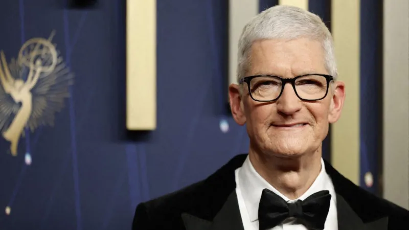 تيم كوك يحيي ذكرى ستيف جوبز ويكشف عن إرثه الخالد