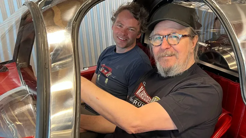 غاري أولدمان يحتفل بعيد ميلاده بسيارة Runge RS اليدوية الفريدة (فيديو)