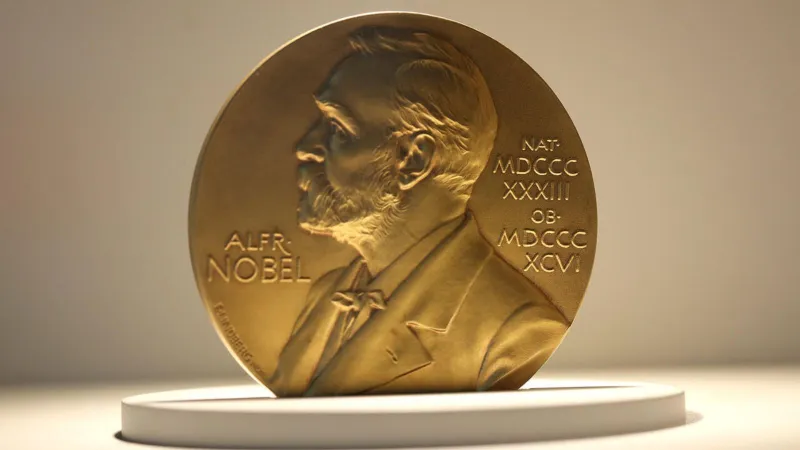 كم تبلغ مكافأة جائزة نوبل لعام 2025؟