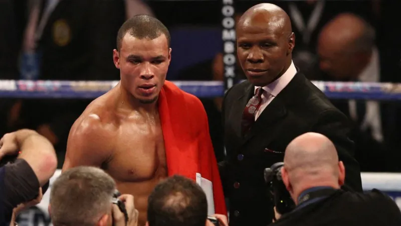 حضور كريس يوبانك الأب يشعل حماس الجماهير قبل مواجهة الإعادة ضد كونور بن