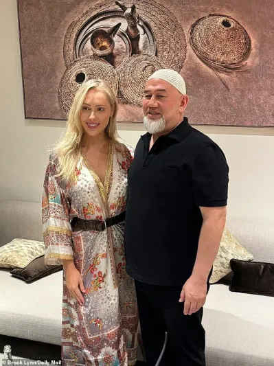 من حلم الأميرة إلى نجمة بوب.. قصة خطيبة سلطان ماليزيا السابقة