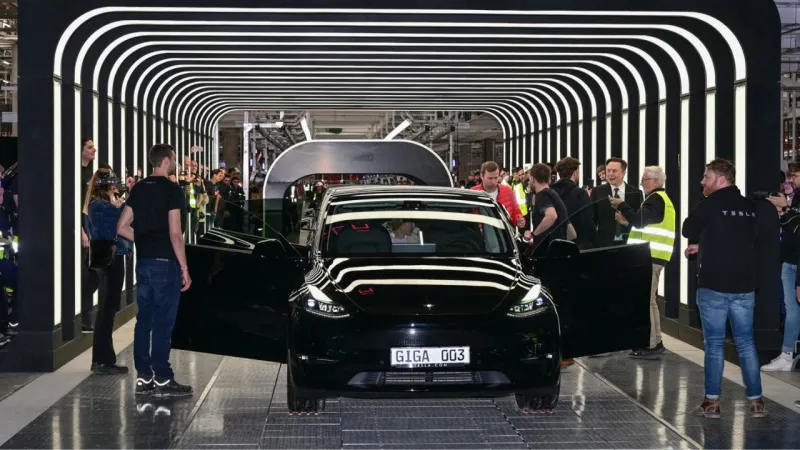 تسلا تقدم نسخًا ميسورة لموديلات Y و3.. لكن الأسعار أثارت الجدل