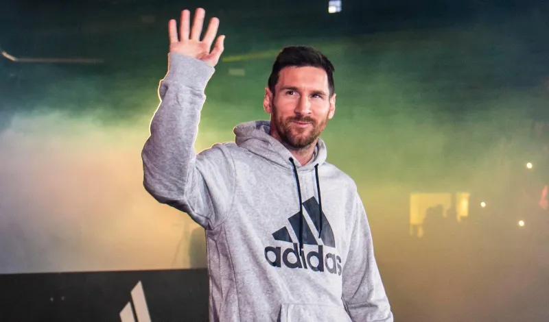  ليونيل ميسي يتألق في إعلان أديداس الجديد برفقة نجوم المستقبل