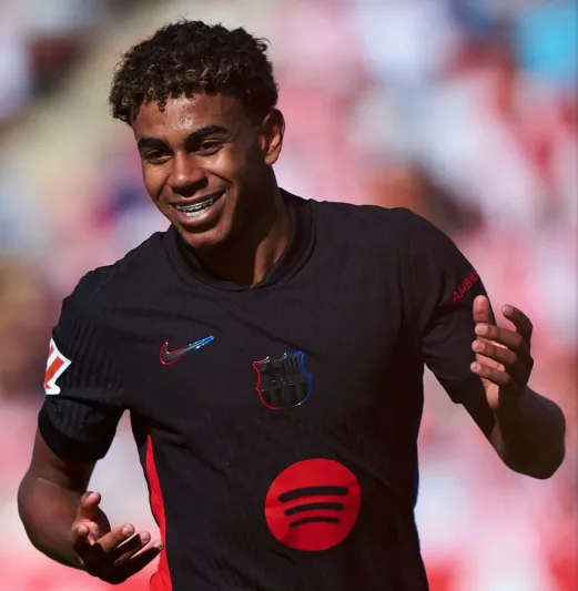 ما السر وراء توقف لامين يامال عن توقيع الاوتوجرافات؟