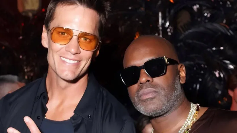 توم برادي وكوري جامبل يتألقان بتحف "أوديمار بيغيه" الفاخرة.. قيمتها تفوق ربع مليون دولار