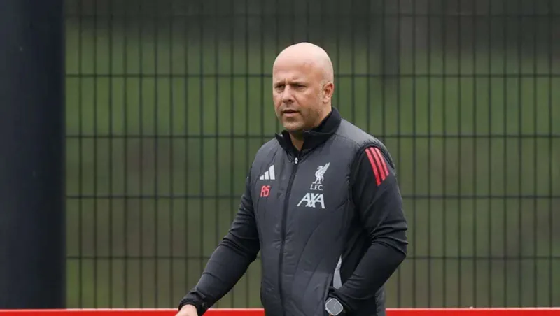 قبل مواجهة برينتفورد.. سلوت يحسم الجدل حول صلاح ويكشف موقفه الحقيقي (فيديو)