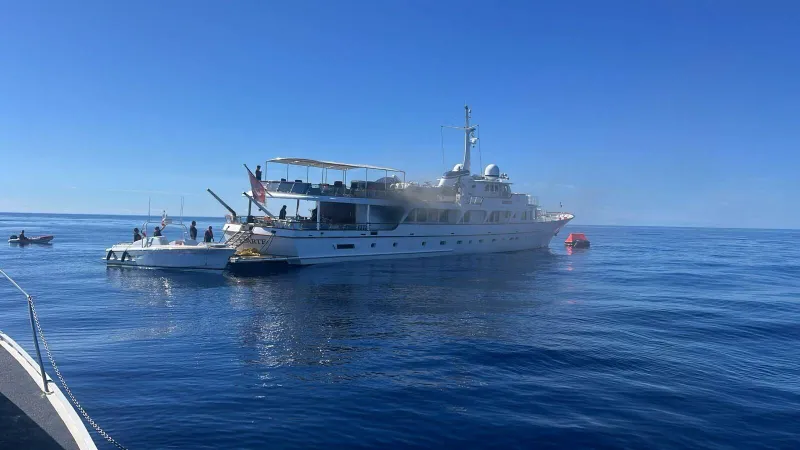 حريق مفاجئ يندلع على يخت إسبادارتي التاريخي في البحر المتوسط.. هل نجا؟