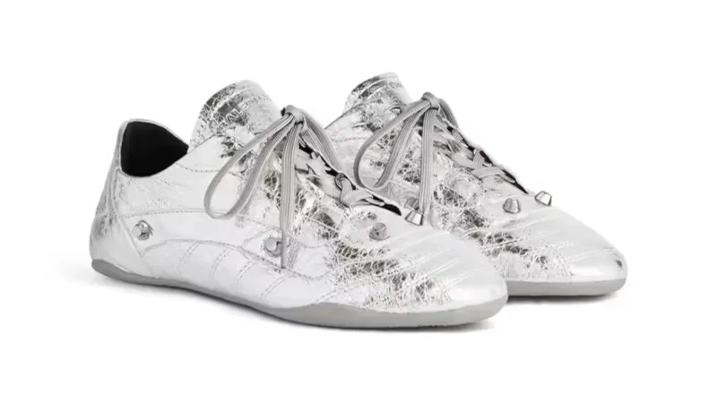 الفخامة تلتقي بالراحة: بالينسياغا تكشف عن أحدث إبداعاتها الرياضية